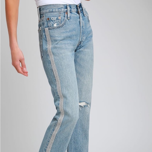 Levi’s 501 Crop Straight Medium Wash Distressed Rhinestone Jeans - Picture 2 of 9